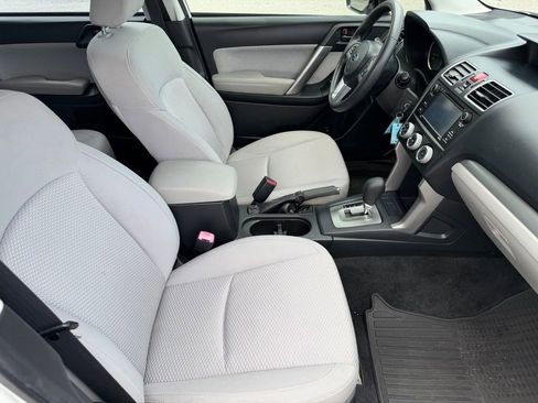 Used 2017 Subaru Forester 2.5i AWD/4WD image 16