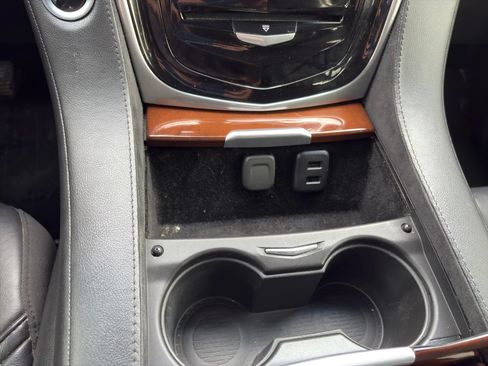 Used 2020 Cadillac Escalade 2WD image 15