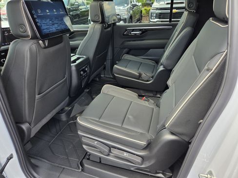 New 2026 Chevrolet Suburban Premier AWD/4WD image 6