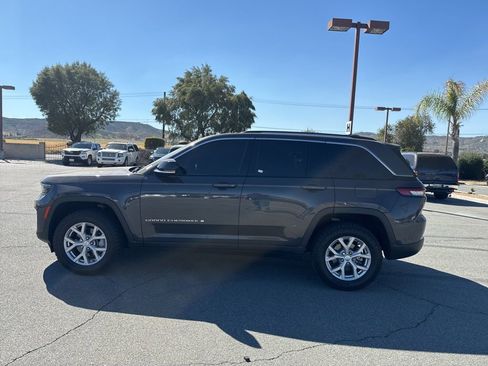 Used 2023 Jeep Grand Cherokee Limited image 5