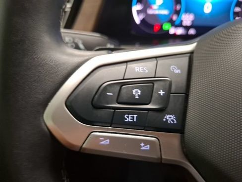 Used 2024 Volkswagen Atlas SE w/ Black Wheel Package FWD image 21