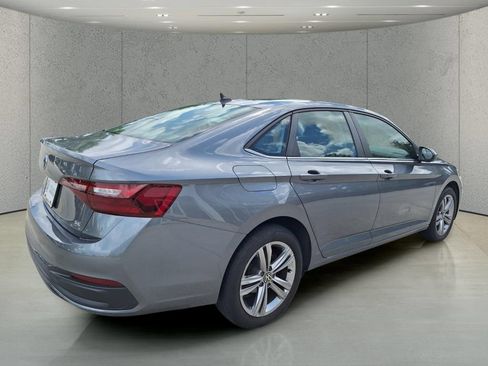 Used 2023 Volkswagen Jetta SE w/ Panoramic Sunroof Package FWD image 5