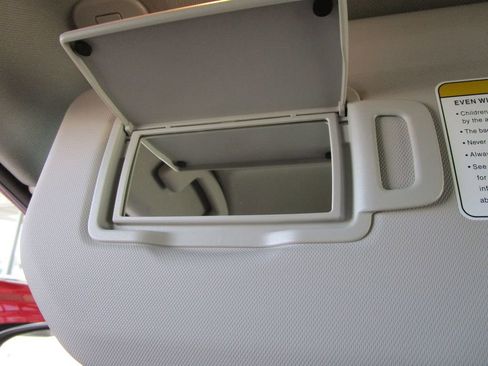 Used 2025 Nissan Rogue SL AWD/4WD image 38