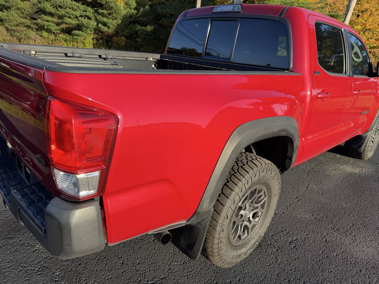 Used 2017 Toyota Tacoma SR5 w/ Tow Package AWD/4WD image 19