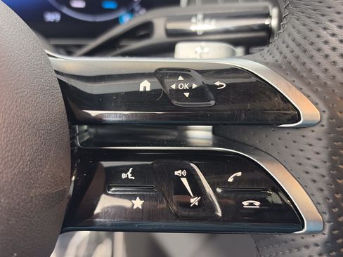 Used 2023 Mercedes-Benz GLC 300 4MATIC image 36