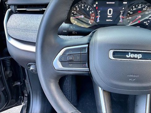 Certified 2025 Jeep Compass Latitude w/ Sun & Sound Group AWD/4WD image 28