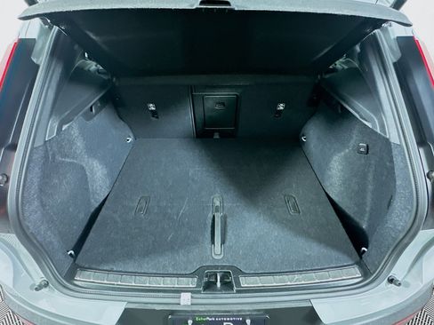 Used 2025 Volvo XC40 B5 Plus image 27