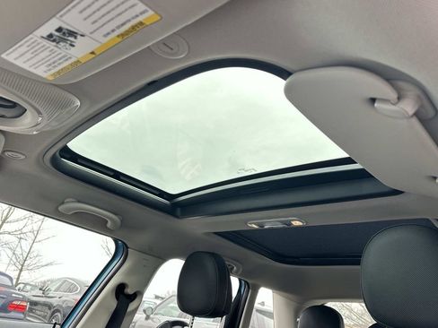 Used 2015 MINI Cooper 4-Door Hardtop image 3