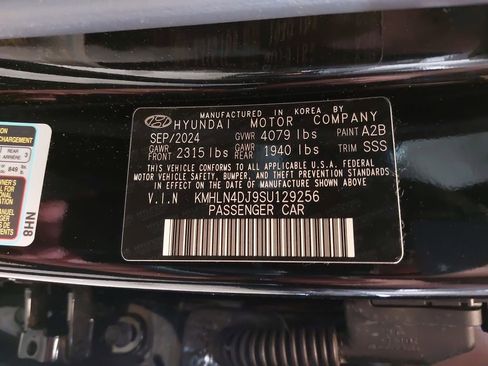 Used 2025 Hyundai Elantra Limited FWD image 34
