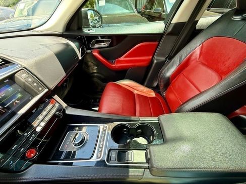 Used 2017 Jaguar F-PACE R-Sport image 21