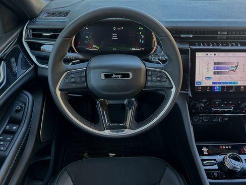 New 2023 Jeep Grand Cherokee Trailhawk w/ Advanced Protech Group II AWD/4WD image 13