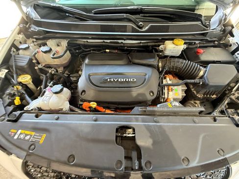 Used 2024 Chrysler Pacifica Limited FWD image 20