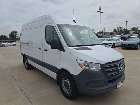 Used 2024 Mercedes-Benz Sprinter 2500 image 19