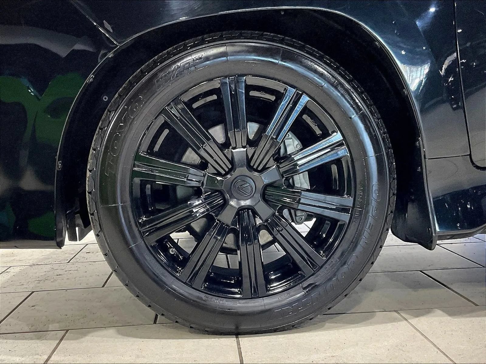 Used 2017 Lexus LX 570 4WD w/ Luxury Package image 36