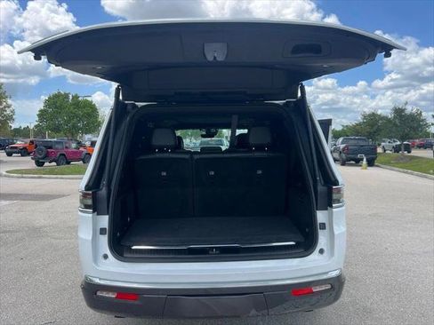 Certified 2022 Jeep Grand Wagoneer Series I AWD/4WD image 20