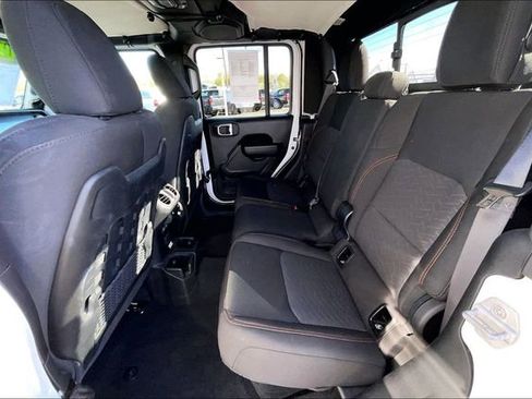 Used 2023 Jeep Gladiator Mojave AWD/4WD image 28