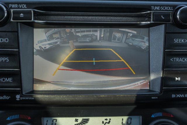 Used 2018 Toyota RAV4 XLE AWD/4WD image 38