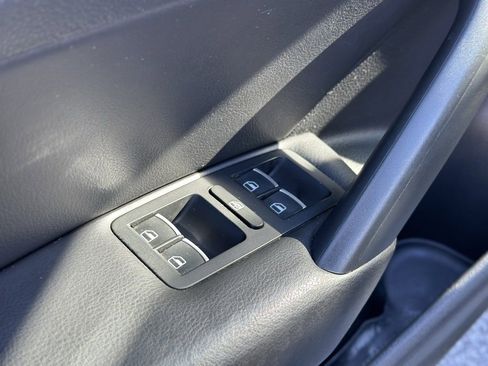 Used 2014 Volkswagen Passat 2.5 SE image 18