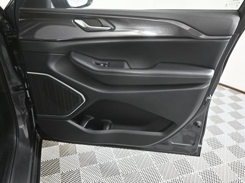 Used 2022 Jeep Grand Cherokee Altitude image 12