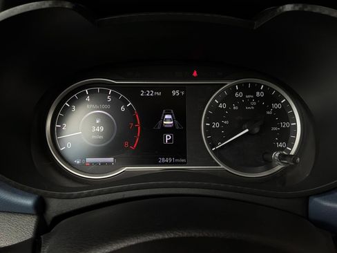 Used 2025 Nissan Versa SV FWD image 33