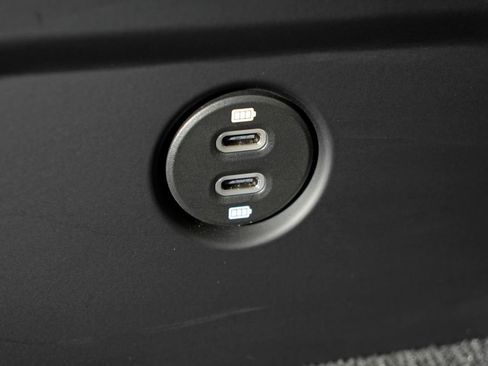 Certified 2023 Porsche Macan Turbo AWD/4WD image 39