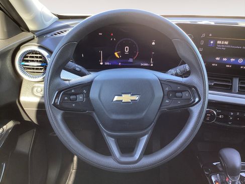 Used 2025 Chevrolet Trax LT image 17