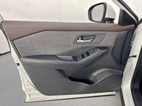 Used 2023 Nissan Rogue SV FWD image 36