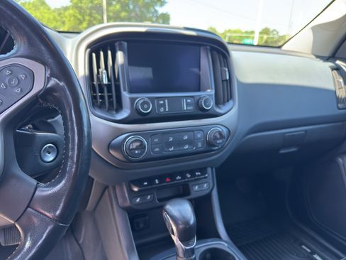 Used 2022 Chevrolet Colorado Z71 AWD/4WD image 18