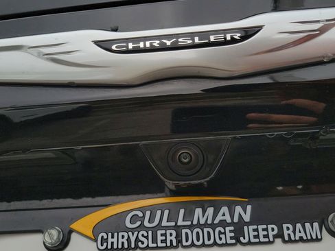 Used 2025 Chrysler Voyager LX image 33