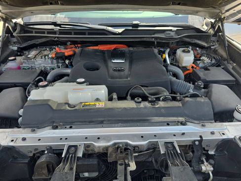 Used 2024 Toyota Sequoia Capstone AWD/4WD image 34