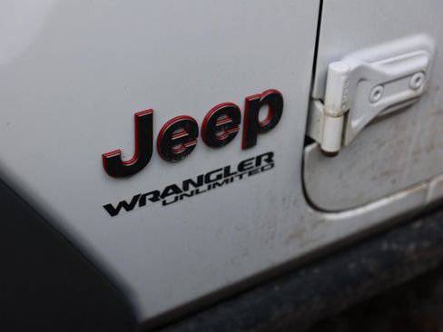 Used 2021 Jeep Wrangler Unlimited Rubicon w/ Xtreme Recon 35" Tire Package image 10