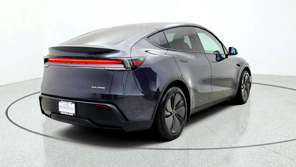 Used 2026 Tesla Model Y AWD image 5