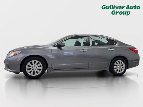 Used 2016 Nissan Altima 2.5 S w/ Power Driver Seat Package FWD image 2
