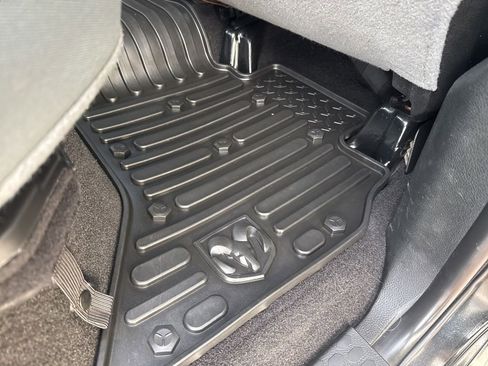 Used 2018 RAM 1500 SLT image 25