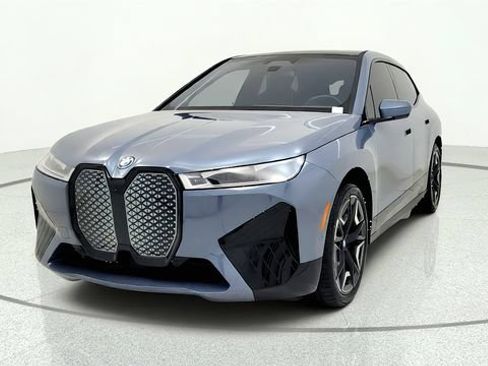 Used 2024 BMW iX xDrive50 w/ Sport Package AWD/4WD image 3