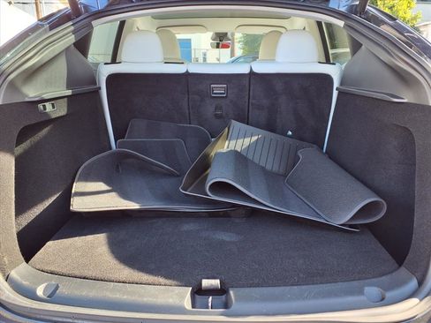 Used 2023 Tesla Model Y 2WD image 11