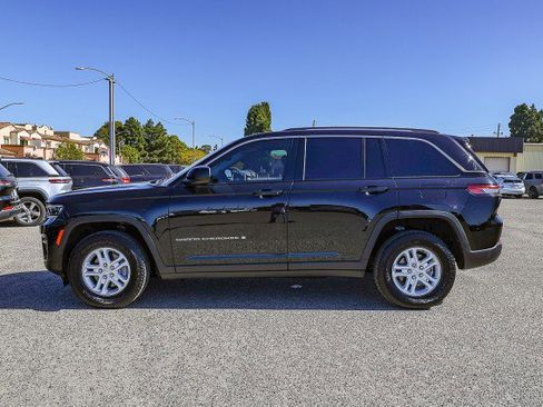 Used 2023 Jeep Grand Cherokee Laredo image 7
