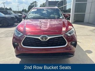 Used 2022 Toyota Highlander XLE FWD video 3
