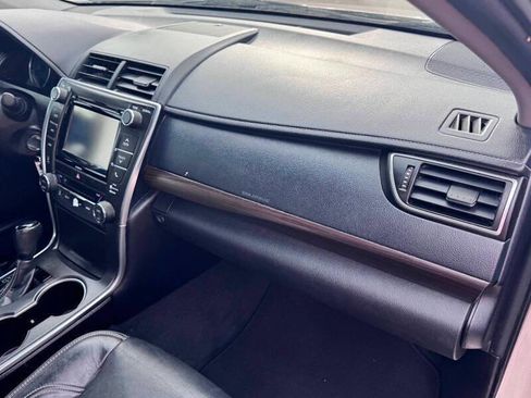 Used 2017 Toyota Camry XLE image 12