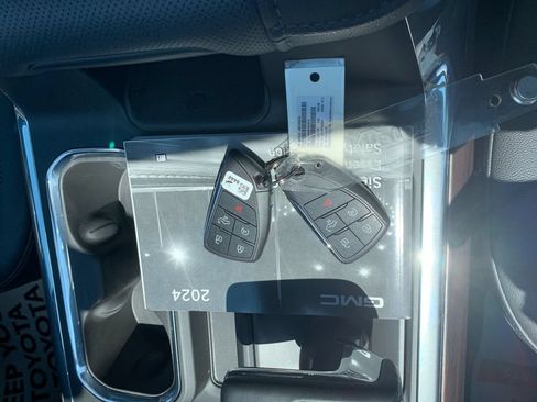Used 2024 GMC Sierra 1500 SLT w/ SLT Premium Plus Package AWD/4WD image 6
