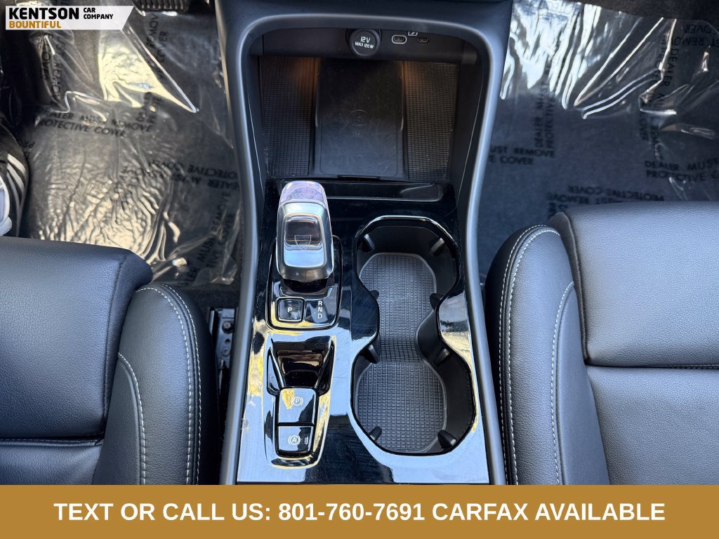 Used 2025 Volvo XC40 B5 Plus AWD/4WD image 21