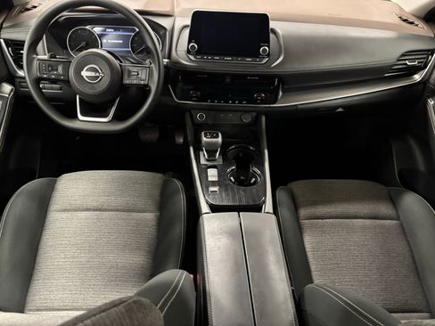 Used 2023 Nissan Rogue SV FWD image 11