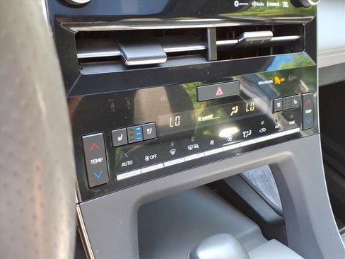 Used 2019 Toyota Avalon Limited w/ Advanced Safety Package FWD image 24