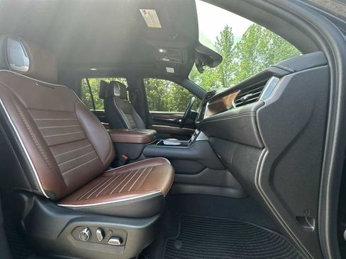 Certified 2024 GMC Yukon Denali Ultimate AWD/4WD image 33