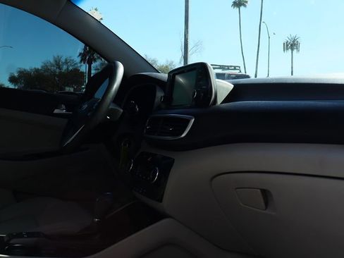 Used 2020 Hyundai Tucson SE image 32