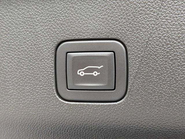 Certified 2025 Cadillac Escalade Premium Luxury AWD/4WD image 16