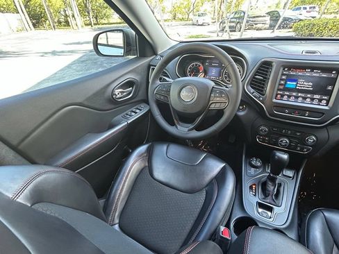 Used 2021 Jeep Cherokee Trailhawk w/ Trailer Tow Group AWD/4WD image 9