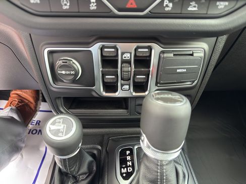 New 2025 Jeep Gladiator Sport image 30