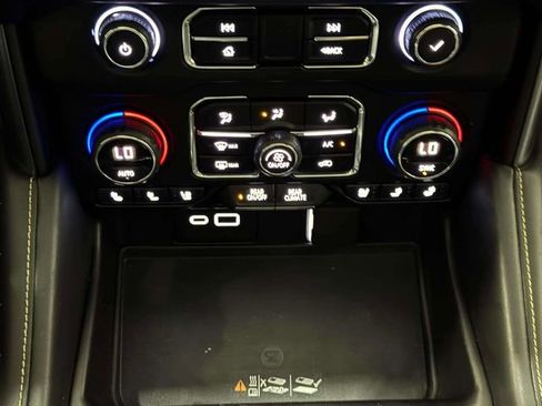 Used 2021 Chevrolet Tahoe Premier w/ Premium Package image 24