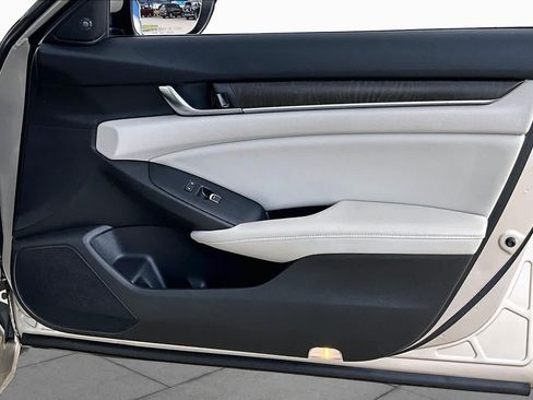 Used 2018 Honda Accord Touring image 23